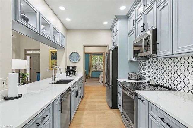 242 Harbor Drive E, Lexington, NC 27292