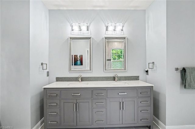 242 Harbor Drive E, Lexington, NC 27292