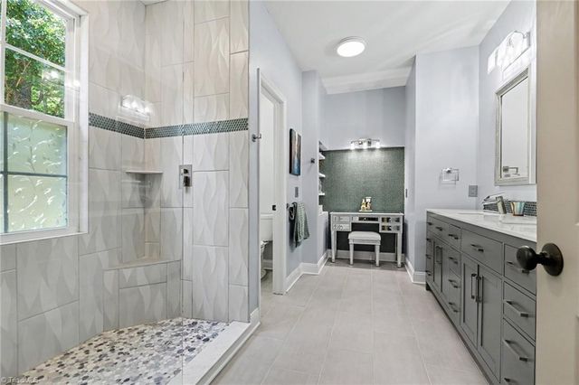 242 Harbor Drive E, Lexington, NC 27292