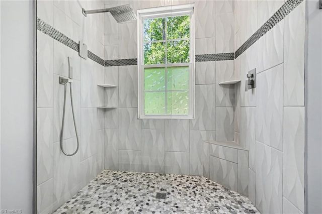 242 Harbor Drive E, Lexington, NC 27292