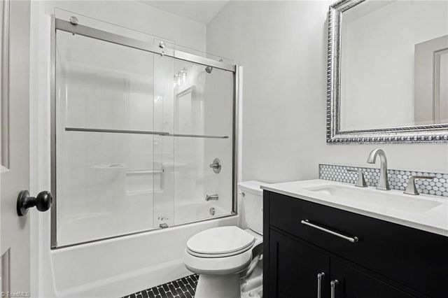 242 Harbor Drive E, Lexington, NC 27292