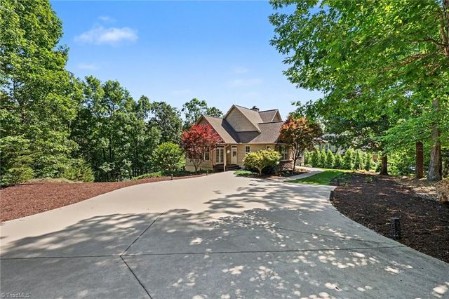 242 Harbor Drive E, Lexington, NC 27292