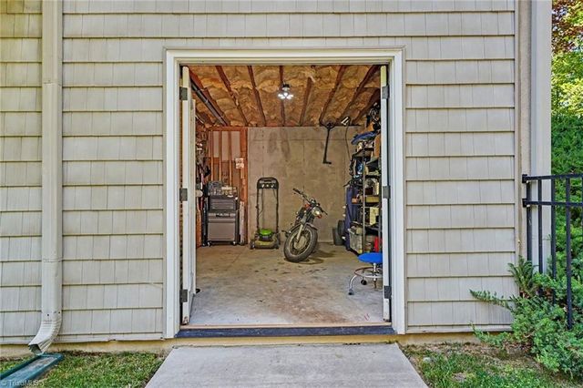 242 Harbor Drive E, Lexington, NC 27292