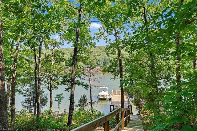 242 Harbor Drive E, Lexington, NC 27292