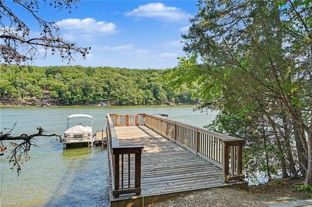 242 Harbor Drive E, Lexington, NC 27292