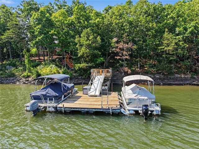 242 Harbor Drive E, Lexington, NC 27292