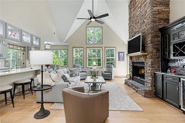 242 Harbor Drive E, Lexington, NC 27292