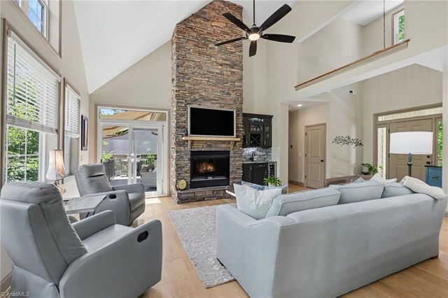 242 Harbor Drive E, Lexington, NC 27292