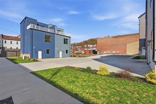 902 Ahlers Way, East Allegheny, PA 15212