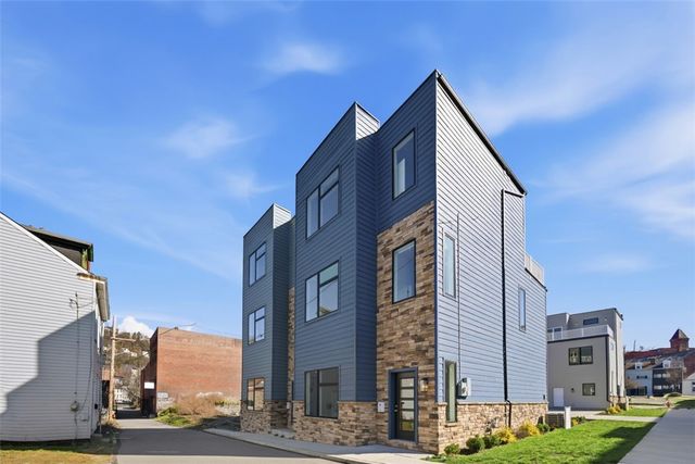 902 Ahlers Way, East Allegheny, PA 15212