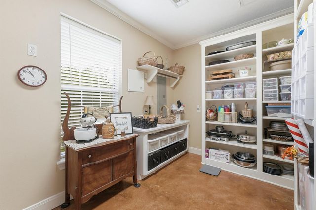 911 Oak Leaf Street, La Porte, TX 77571