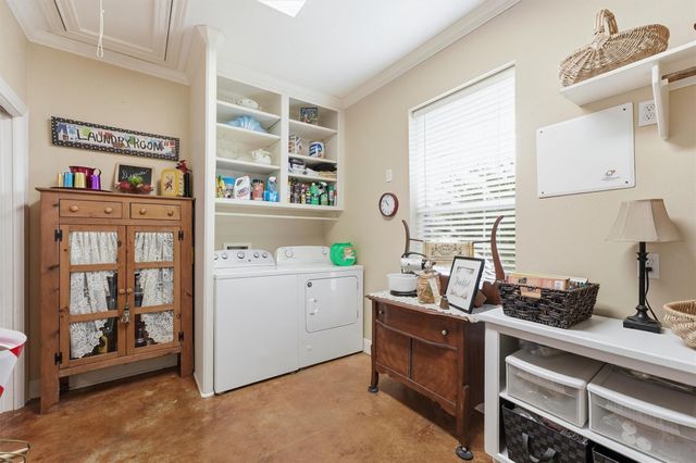 911 Oak Leaf Street, La Porte, TX 77571