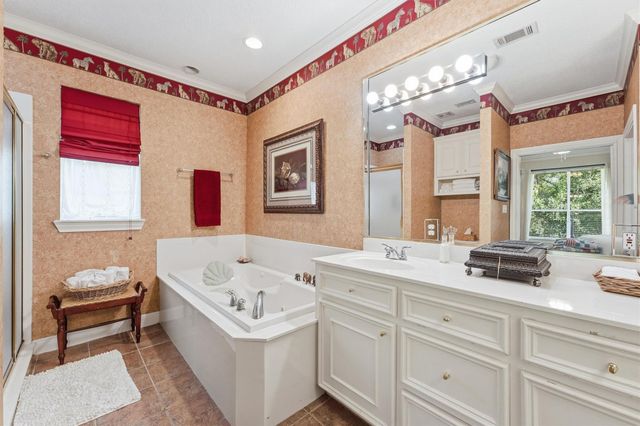 911 Oak Leaf Street, La Porte, TX 77571