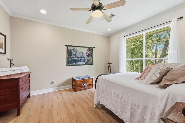 911 Oak Leaf Street, La Porte, TX 77571