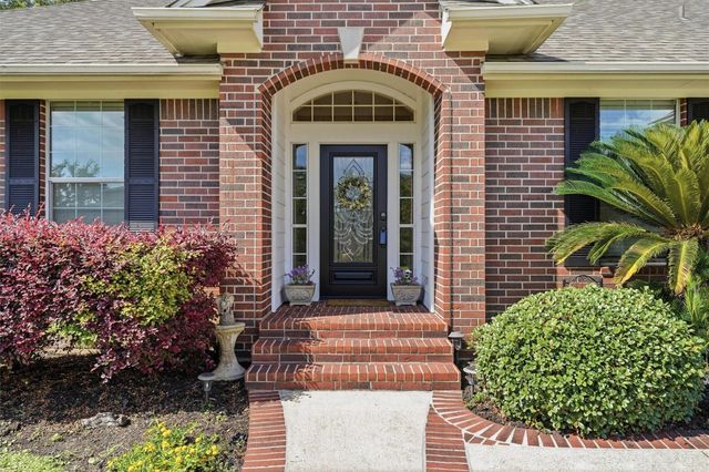 911 Oak Leaf Street, La Porte, TX 77571