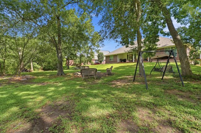 911 Oak Leaf Street, La Porte, TX 77571