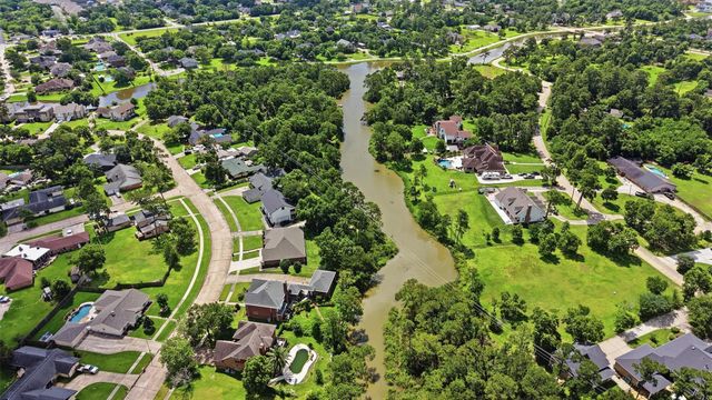 911 Oak Leaf Street, La Porte, TX 77571
