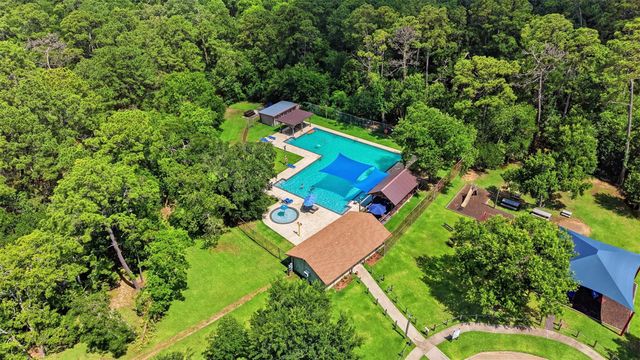 911 Oak Leaf Street, La Porte, TX 77571