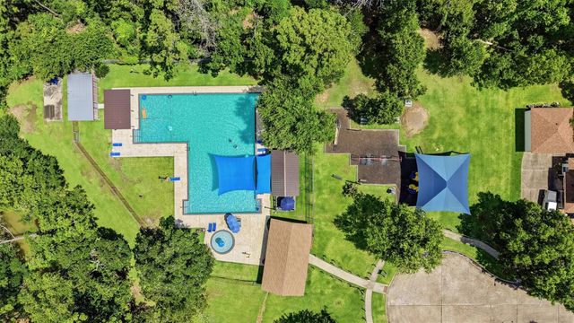 911 Oak Leaf Street, La Porte, TX 77571