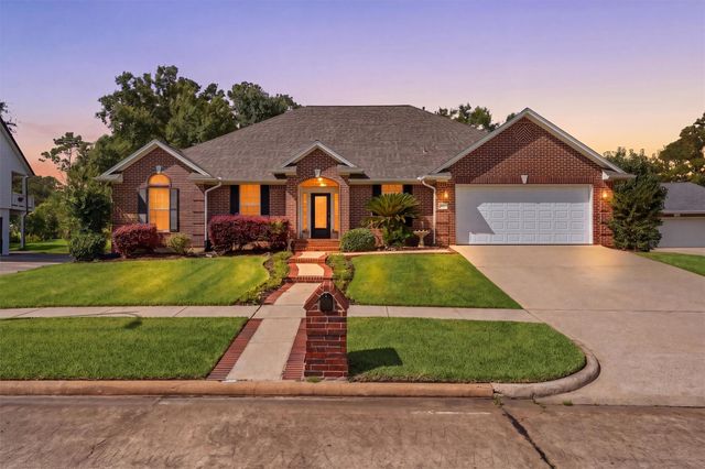 911 Oak Leaf Street, La Porte, TX 77571