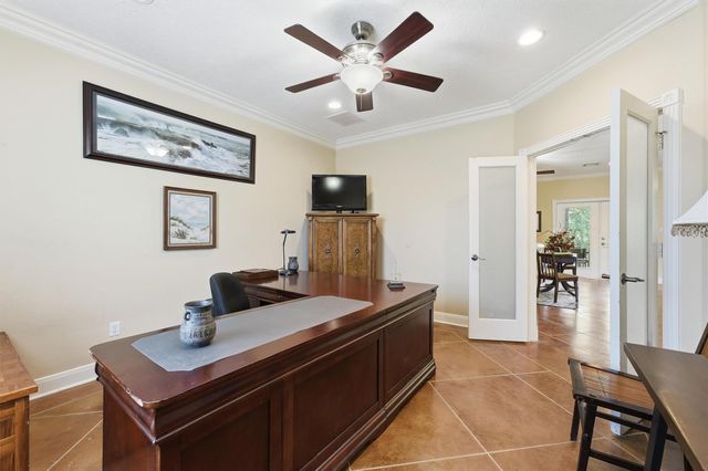 911 Oak Leaf Street, La Porte, TX 77571