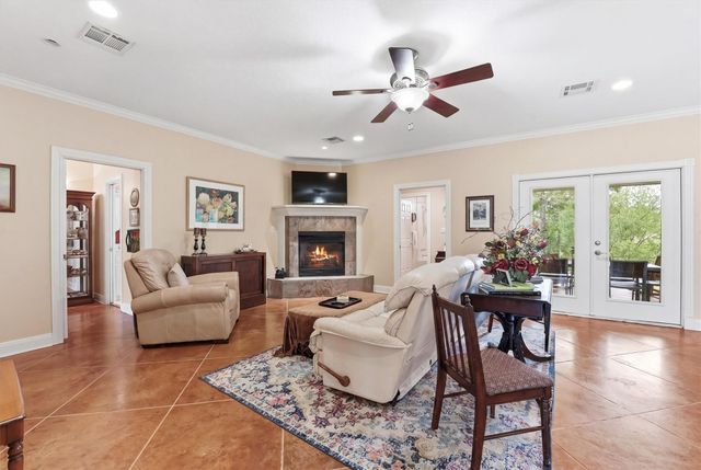 911 Oak Leaf Street, La Porte, TX 77571