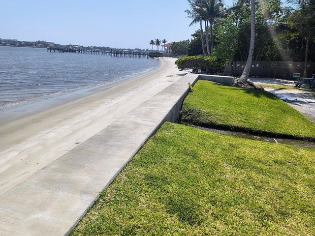 1516 S Lakeside Drive 218, Lake Worth Beach, FL 33460