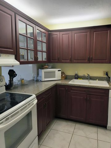 1516 S Lakeside Drive 218, Lake Worth Beach, FL 33460