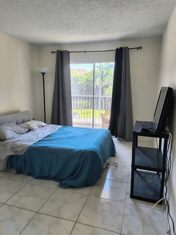 1516 S Lakeside Drive 218, Lake Worth Beach, FL 33460