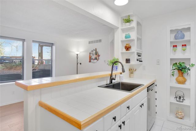 6705 S Field Street 802, Littleton, CO 80128