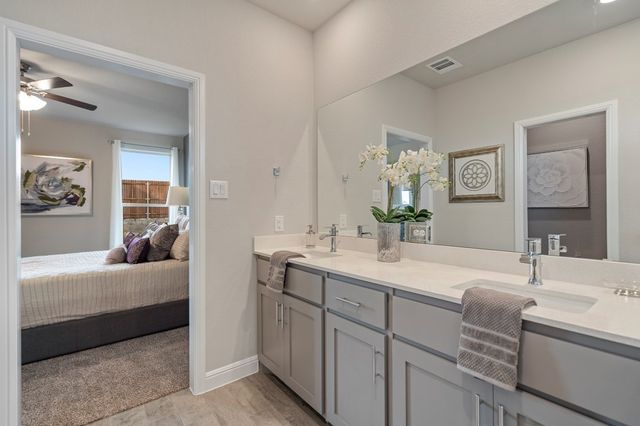 105 RINGTRAIL Drive, Rhome, TX 76078