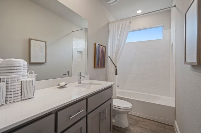 105 RINGTRAIL Drive, Rhome, TX 76078