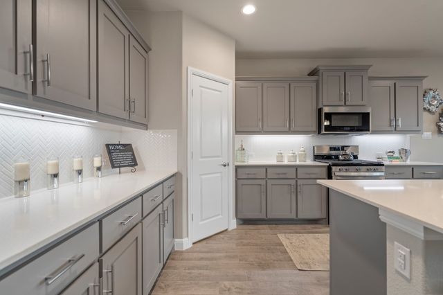 105 RINGTRAIL Drive, Rhome, TX 76078