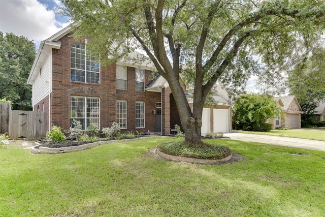 6111 Pinwood Circle, Arlington, TX 76001