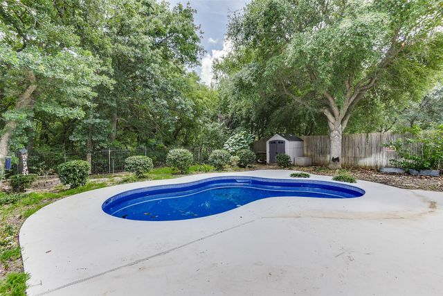 6111 Pinwood Circle, Arlington, TX 76001
