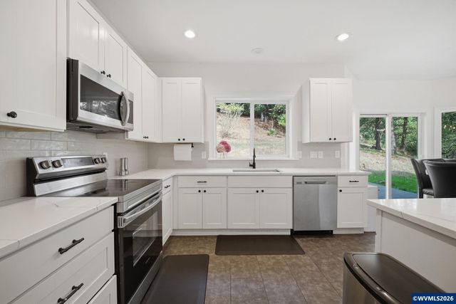10392 Kiska Rd SE, Jefferson, OR 97352