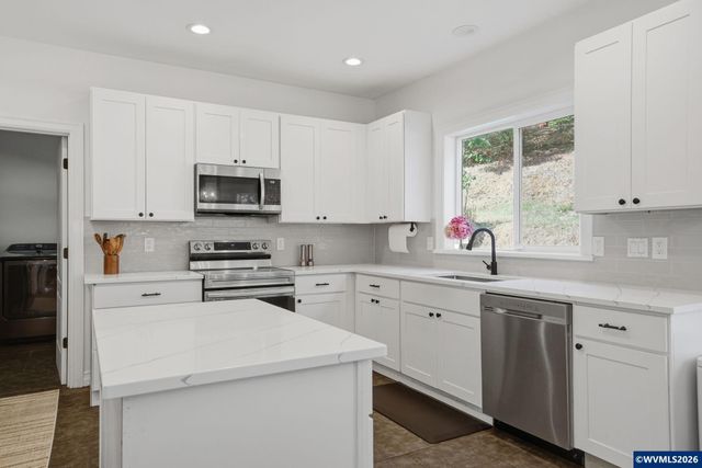 10392 Kiska Rd SE, Jefferson, OR 97352
