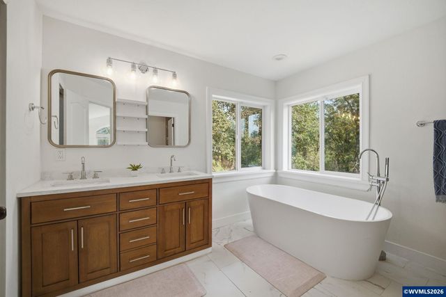 10392 Kiska Rd SE, Jefferson, OR 97352
