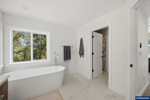 10392 Kiska Rd SE, Jefferson, OR 97352
