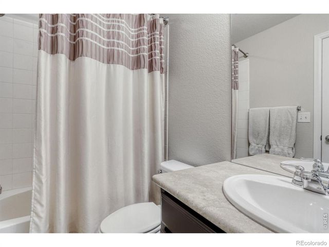 2116 Addie Rose Lane, Longmont, CO 80501