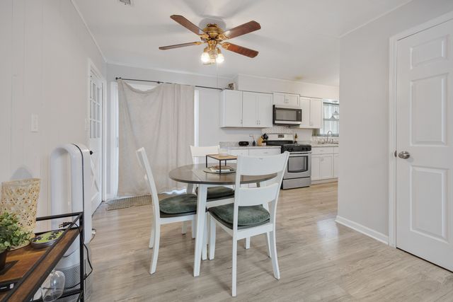 375 Douglas Road, Batavia, IL 60510