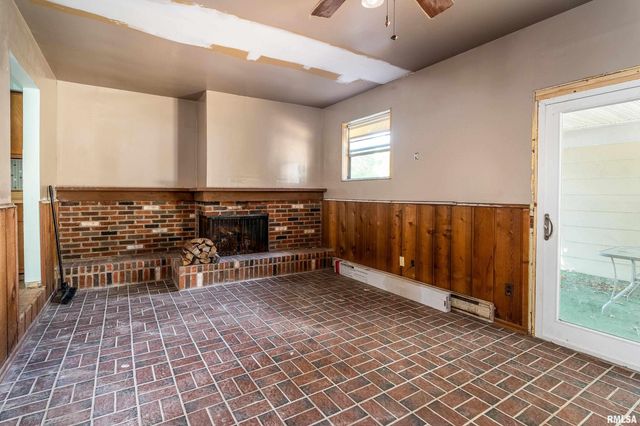 1378 Skelcher Boulevard, Makanda, IL 62958