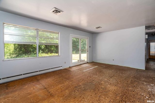 1378 Skelcher Boulevard, Makanda, IL 62958