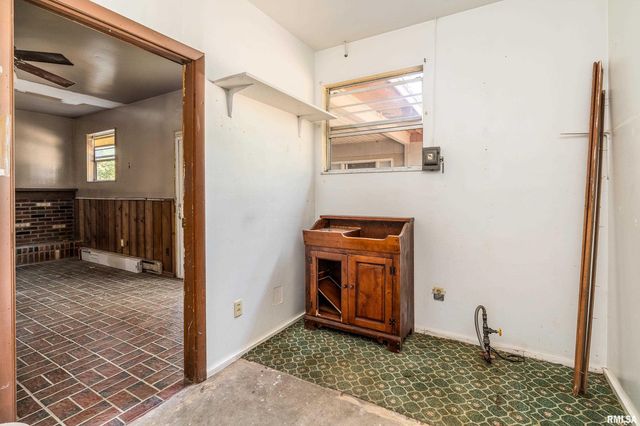 1378 Skelcher Boulevard, Makanda, IL 62958