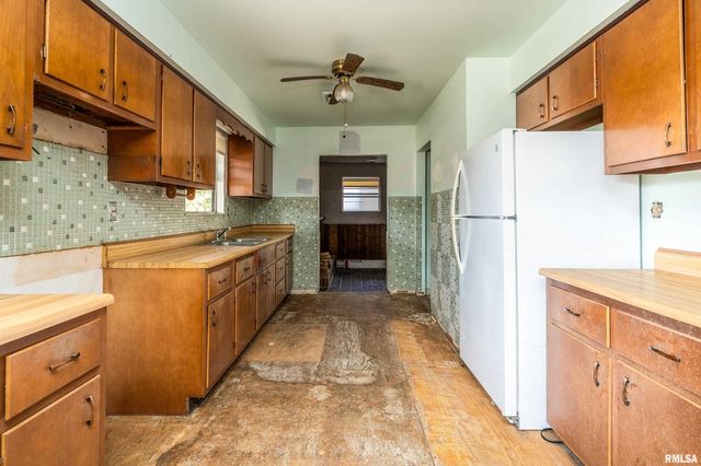 1378 Skelcher Boulevard, Makanda, IL 62958