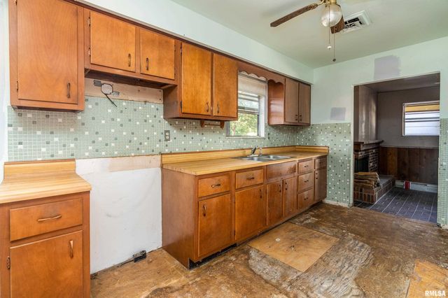 1378 Skelcher Boulevard, Makanda, IL 62958