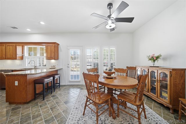 22425 S Rose Glen Court, Claremore, OK 74019