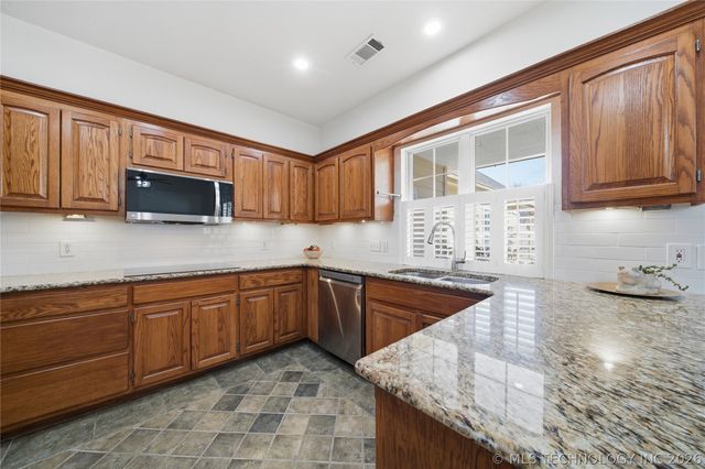 22425 S Rose Glen Court, Claremore, OK 74019