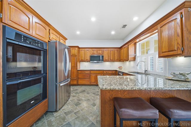 22425 S Rose Glen Court, Claremore, OK 74019