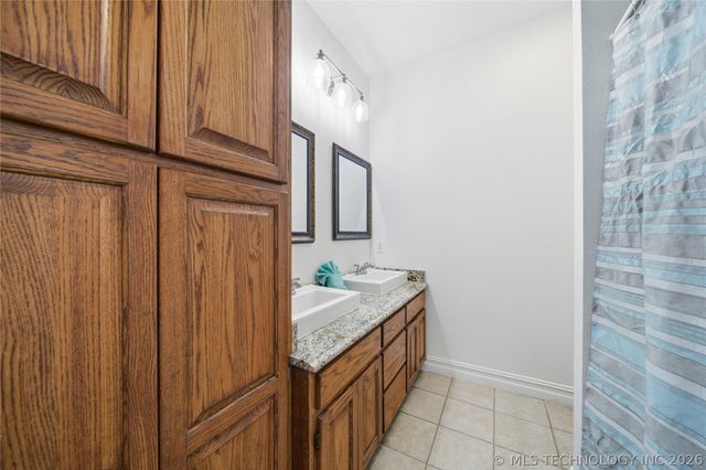 22425 S Rose Glen Court, Claremore, OK 74019